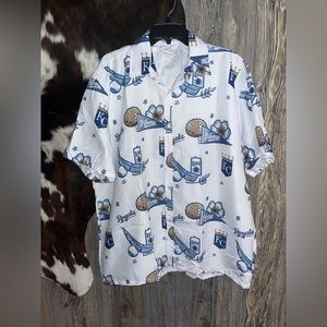 Gym global MLB Kansas City Royals size XL short sleeve button up graphic shirt